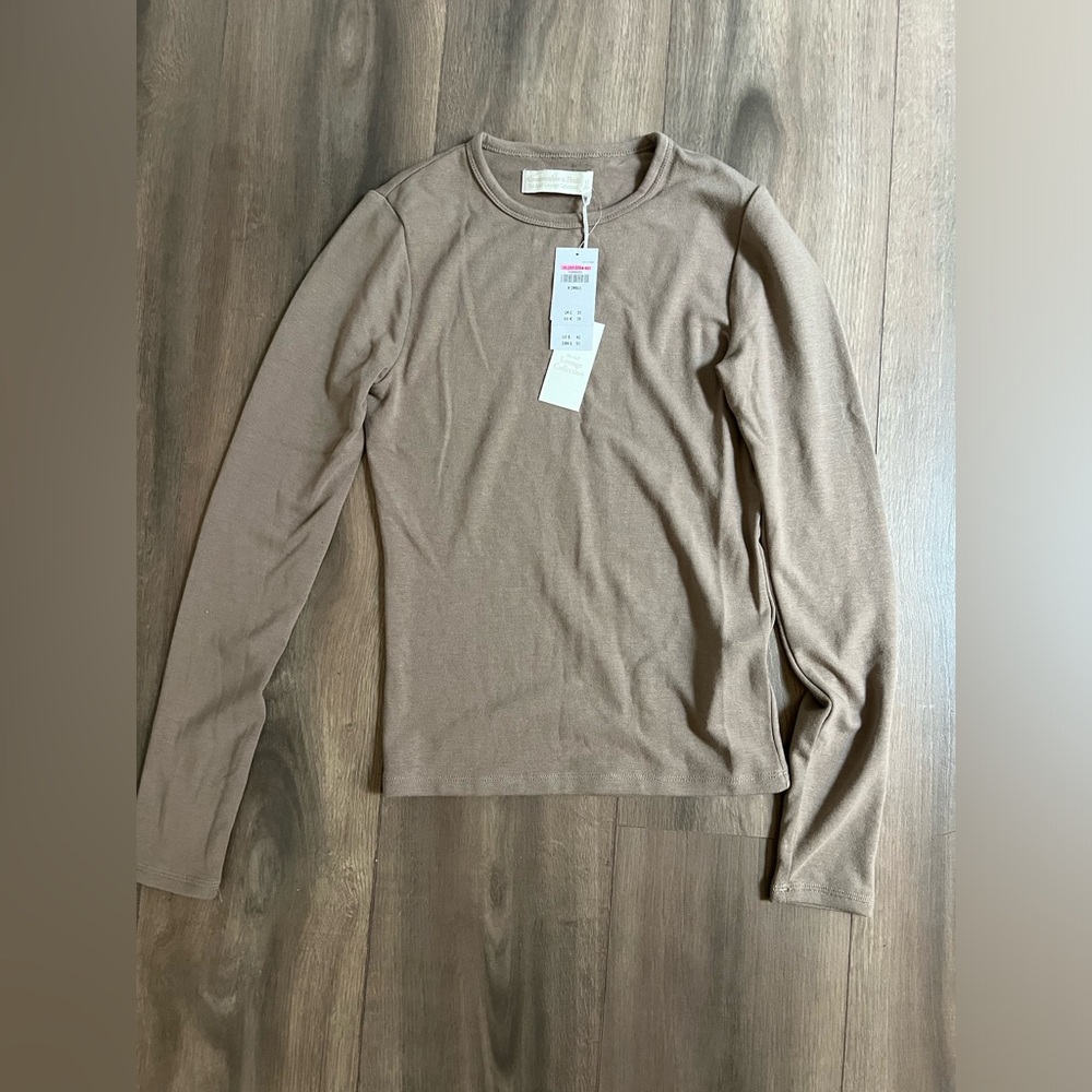 Abercrombie Long-Sleeve Cozy Cloud Knit Tuckable Crew Top Taupe Size XS